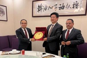 نائب رئيس مجلس الشورى يلتقي القائم بأعمال السفارة الصينية