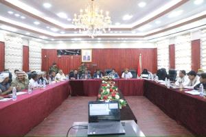 اجتماع برئاسة محافظ المهرة يناقش إعداد الخطة الاقتصادية الشاملة للمحافظة