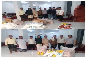 جمعية أبناء حالمين في عدن توزع سلالًا غذائية على طلاب حالمين في عدن