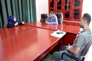 محافظ أبين يناقش مع مديرة الجهاز المركزي للإحصاء البيانات المتخصصة قي المسوحات الاقتصادية للعام 2025م