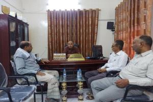 مدير عام مؤسسة المياه بوادي حضرموت يطّلع على احتياجات فرع شبام من مشاريع الطاقة والآبار