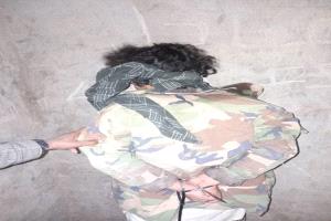 قوات الأمن في لودر تضبط متهمًا بتفجير قنبلة صوتية في المدينة