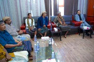 محافظ شبوة يستقبل عددا من وجهاء قبيلة لقموش