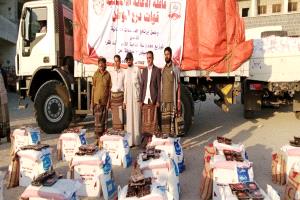 مدير عام ردفان يدشن توزيع السلال الغذائية المقدمة من قوات درع الوطن