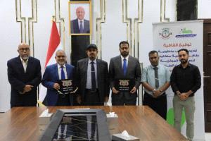 بن ماضي يرعى توقيع اتفاقية لتوريد وتركيب منظومة طاقة شمسية متكاملة للصالة المركزية بجامعة حضرموت
