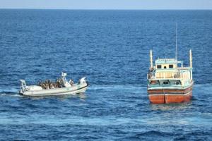 القوات البحرية المشتركة تحبط تهريب مواد مخدرة في بحر العرب