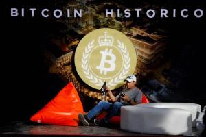 خسائر «البتكوين» تتجاوز 30 %... السعر يتراجع إلى 93714 دولاراً