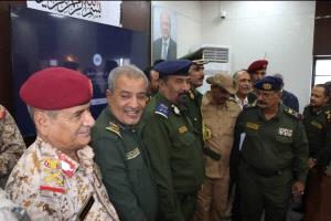 اللواء الركن باهارون يهنئ العميد المصعبي بحصوله على إجازة الزمالة من الأكاديمية العسكرية العليا