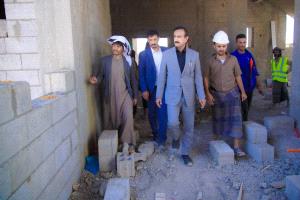 المحافظ بن الوزير يتفقد مشروع مبنى كلية الطب بجامعة شبوة