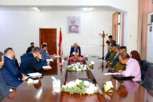 محافظ تعز يترأس اجتماعاً لمناقشة تقييم الأوضاع الأمنية