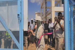 أبين: تدشين تشغيل بئر عمودية تعمل بالطاقة الشمسية في زنجبار بأبين