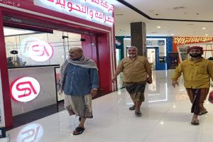 المناضل السفير أحمد عبدالله المجيدي يزور مجمع عدن مول ويشيد بدور مجموعة هائل سعيد أنعم في دعم الاقتصاد الوطني