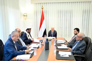 مجلس القيادة يستمع الى تقرير رئيس الوزراء بشأن مستوى التقدم في مسار الإصلاحات ويرحب بما جاء في تقرير فريق الخبراء