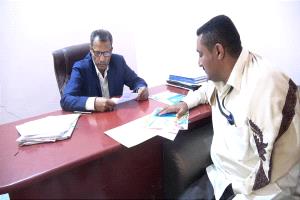 في لقاء جمعه برئيسها.. محافظ أبين يثني على جهود مؤسسة "تراحم" الإنسانية في خدمة المجتمع