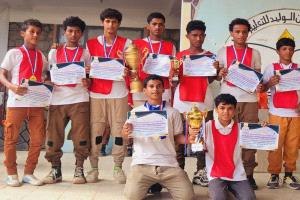 الصف ٢/٩ يتوَّج بطلاً لدوري الفترة الصباحية في مدرسة خالد بن الوليد وسط احتفاء كبير