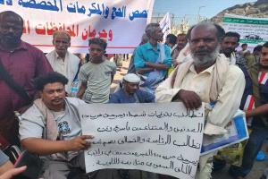 صحفي يسخر من اتهام الإصلاح بالوقفة الاحتجاجية في عدن ويهاجم انتقائية الخطاب السياسي