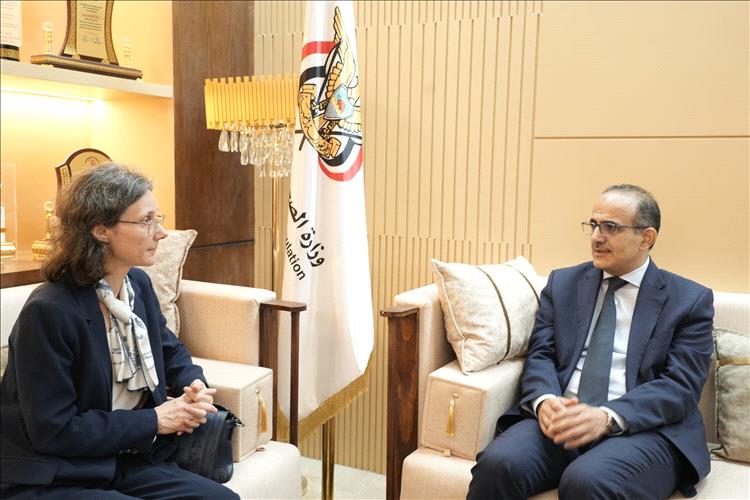 وزير الصحة يبحث مع السفيرة الفرنسية سبل تعزيز التعاون الصحي المشترك
