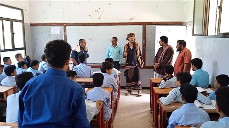 مديرالتربية بيافع سرار يتفقد سير العملية التعليمية في مجمع الفقيد يسلم صالح السُنيدي