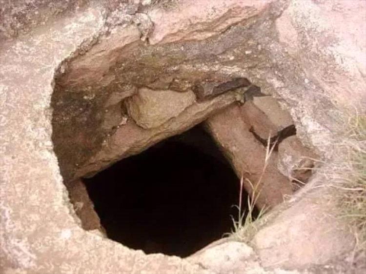 ريمة.. مصرع رجل وامرأة اختناقا داخل مدفن حبوب قديم وإنقاذ ثالث بأعجوبة