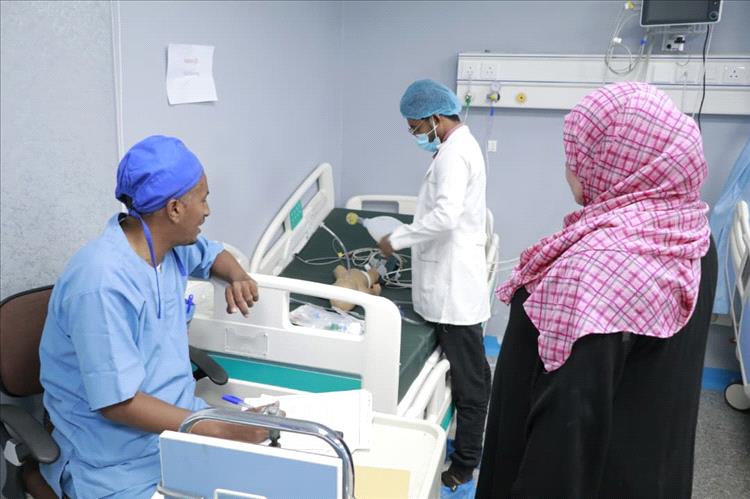 مؤسسة الأمل النسوية تختتم امتحانات الدفعة الرابعة من برنامج الرعاية التنفسية في حضرموت