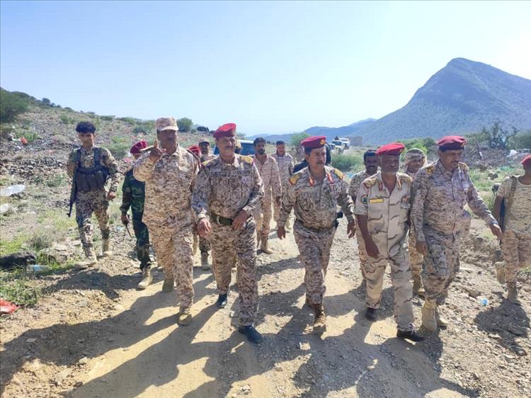 نائب رئيس هيئة الأركان يزور محور أبين العملياتي ويشدد على دعم وزارة الدفاع لأجهزته العسكرية