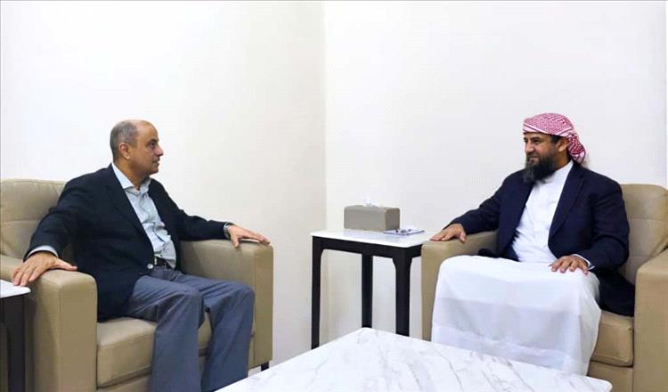 المحرّمي يلتقي رئيس الوزراء ويؤكد دعم مجلس القيادة للإصلاحات الاقتصادية والخدمية