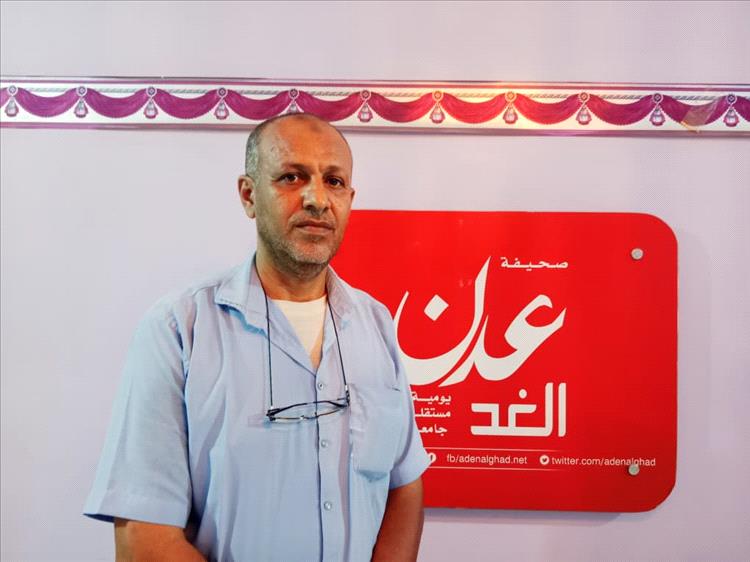 سائق باص بالشيخ عثمان يشكو فرض جبايات إضافية ويناشد بوقفها