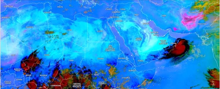 الأرصاد اليمنية تحذر من اضطراب البحر وتأثيرات العاصفة المدارية "شاكتي" شرق البلاد