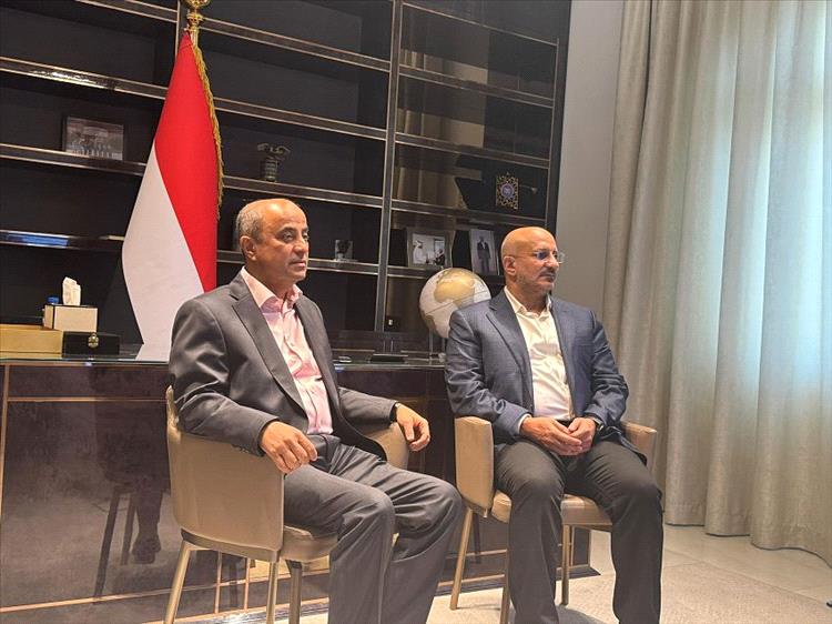 طارق صالح ورئيس الوزراء يطلعان على الترتيبات النهائية لتشغيل مطار المخا الدولي