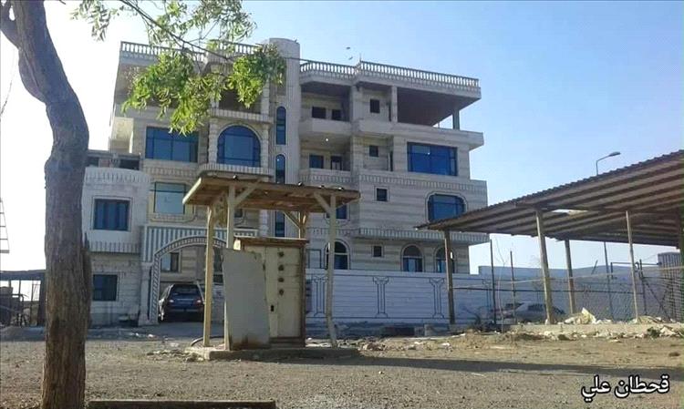 فيلا جزيرة العمال تُفجّر صراعاً علنياً بين الشنفرة وأسرة قرعة… جدل يتصاعد والكل يترقب كلمة القضاء