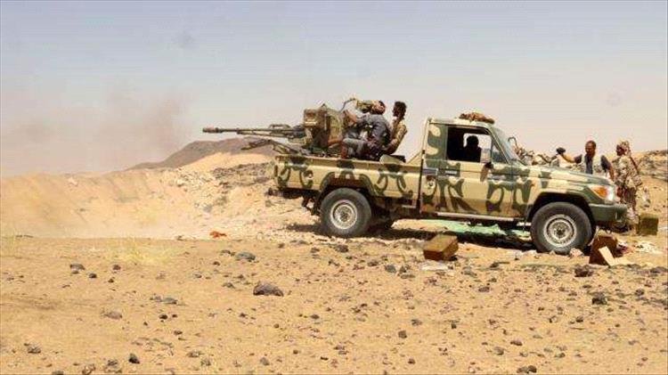 تعز.. إشتباكات عنيفة بين الجيش والحوثيين شرق المدينة ودوّي إنفجارات يهز الأحياء السكنية