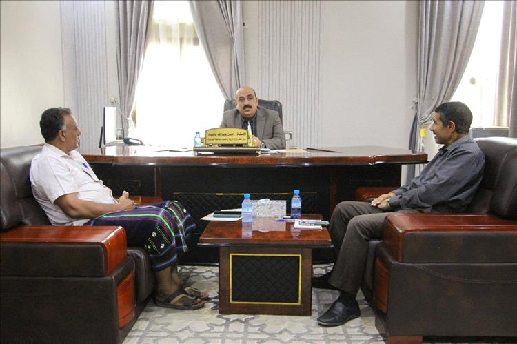 باعباد يناقش أوضاع القطاع التربوي والتعليمي وسير العملية التعليمية بمديرية أرياف المكلا