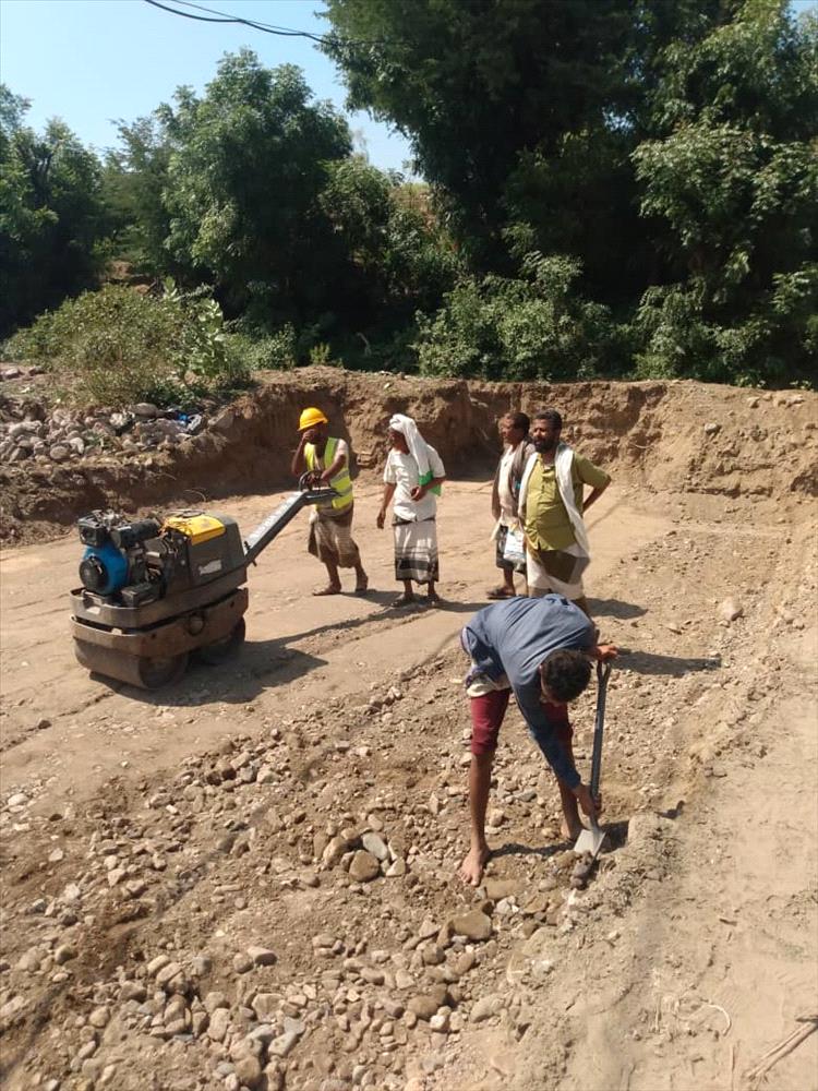 رئيس جمعية مستخدمي مياه الري بالمسيمير برفقة الأمين العام للجمعية يتفقدان عدداً من المشاريع والمواقع الزراعية