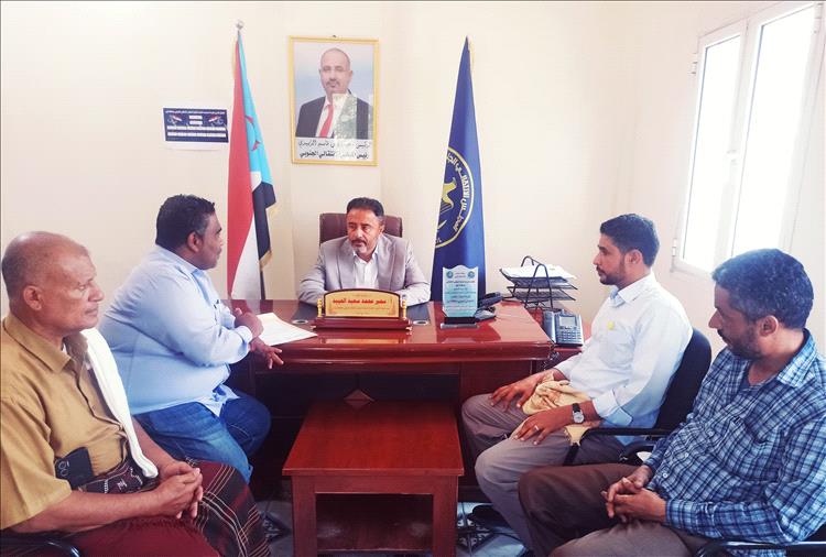 رئيس انتقالي أبين يبحث تجديد عقود الطاقة المشتراة واحتياجات مؤسسة الكهرباء بالمحافظة
