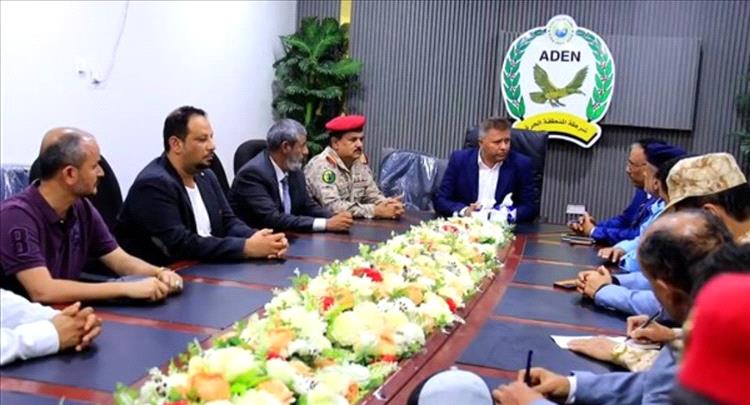 النائب العام ووزير الدفاع يتفقدان ميناء الحاويات بعدن ويؤكدان على تعزيز الانضباط وتسهيل الإجراءات