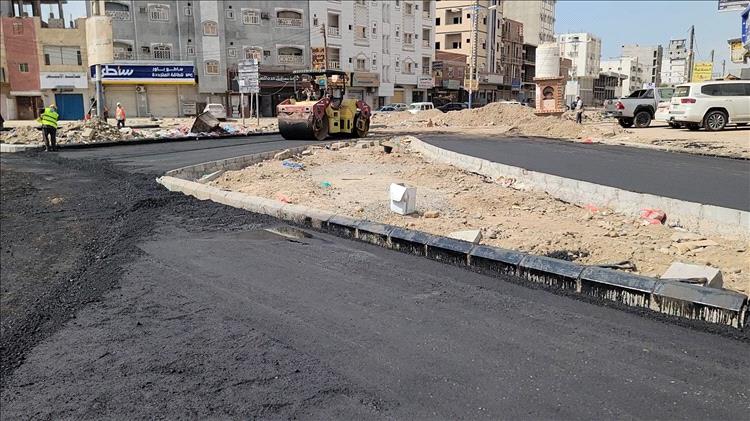 الداؤودي: 85% نسبة إنجاز العمل بمشروع إعادة تأهيل شارع الخمسين في مديرية المنصورة بعدن