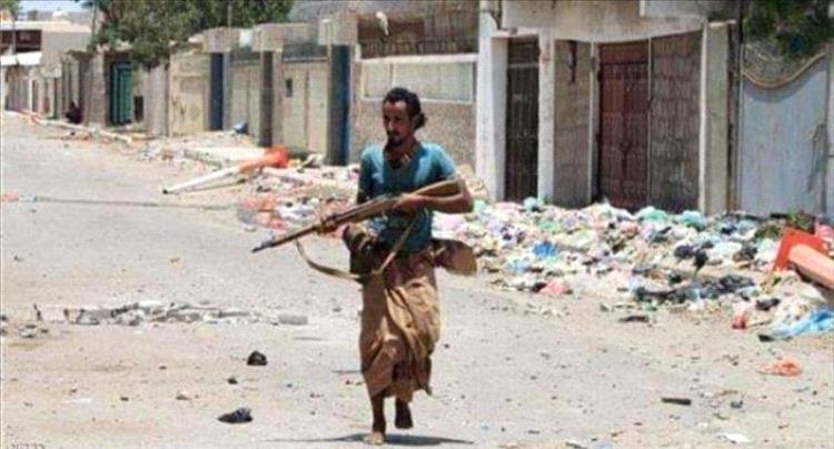 اشتباكات مسلحة بين عصابات تهريب المهاجرين في الحبيلين والشرطة تضبط أحد المتورطين