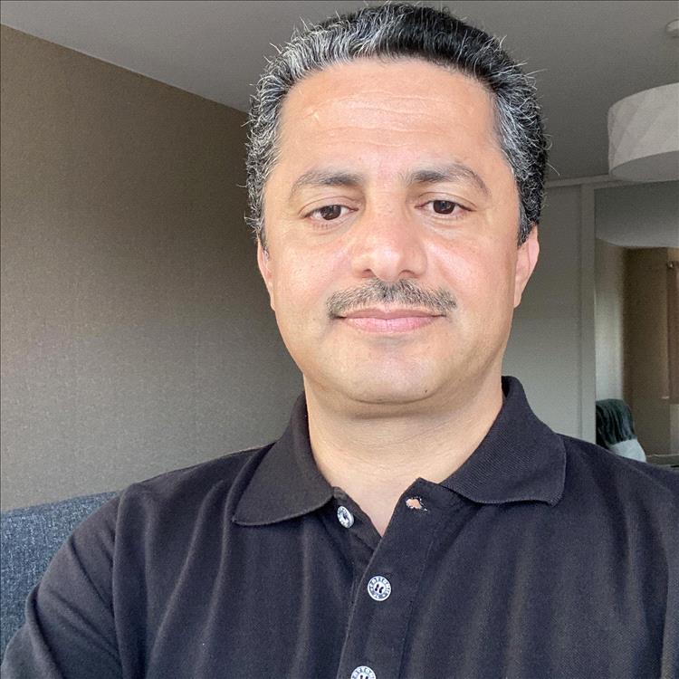 علي البخيتي يحذر من تصاعد الخطاب المناطقي والمذهبي: “لا تخدموا معتوه صعدة بمنشوراتكم الغبية”