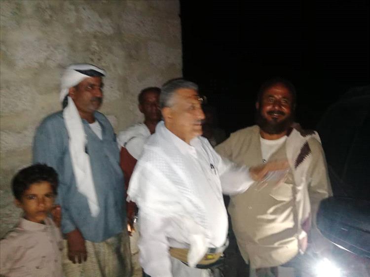 وكيل وزارة الزراعة يتفقد تدفق السيول في تبن بلحج ويوجه بتحويلها إلى الأراضي الزراعية المحرومة