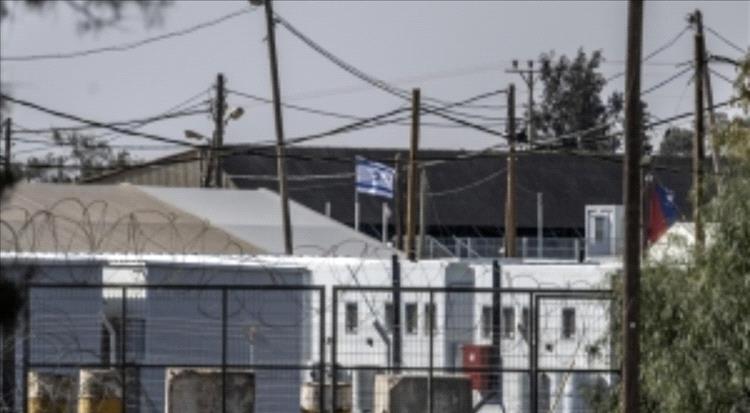 بدء نقل الأسرى الفلسطينيين تمهيدًا لتنفيذ اتفاق التبادل ووقف إطلاق النار في غزة