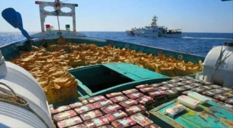 لحج.. ضبط أكثر من نصف طن من المخدرات على متن قارب برأس العارة