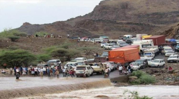 تحذيرات من سيول جارفة تتجه من العند وسيلة بلة نحو محافظتي لحج وعدن