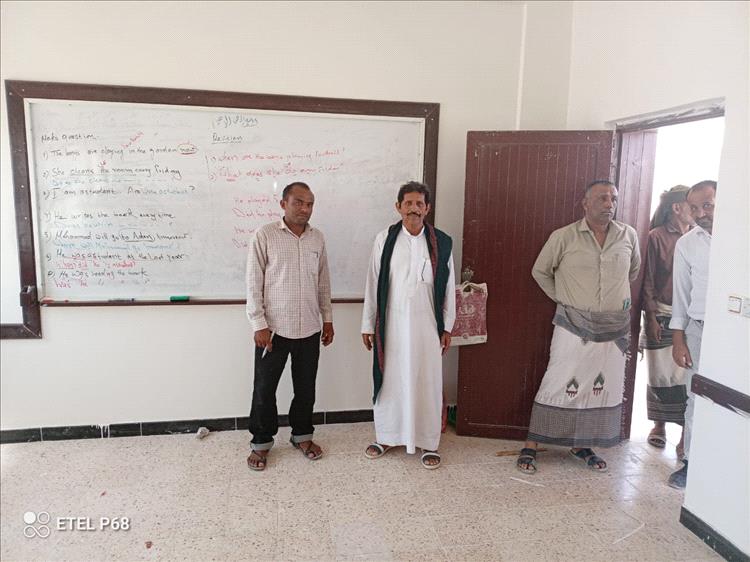مدير عام مديرية شحن يشيد بجهود إدارة ومعلمات مدرسة سبأ للبنات