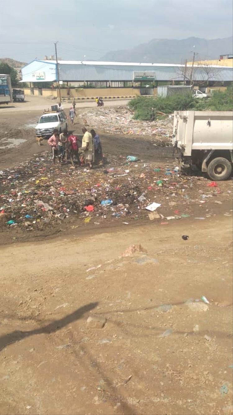 صندوق النظافة بلودر يواصل عمله رغم اتساع المدينة ويدعو المواطنين للتعاون