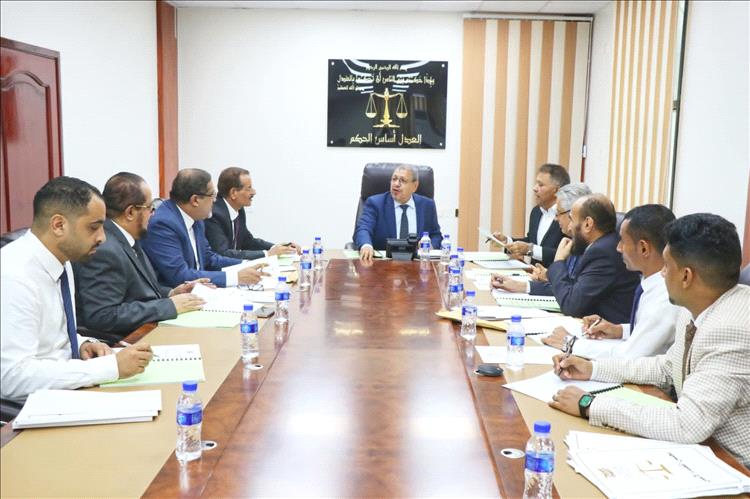 مجلس القضاء الأعلى يكلّف عدد من القضاة للعمل في محاكم عدن وحضرموت