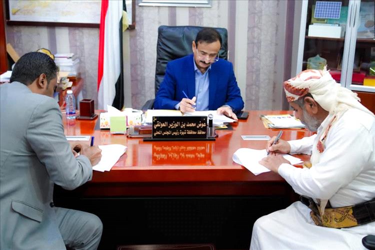 محافظ شبوة يصادق على مشروع توسعة المدخل الغربي لمدينة عتق