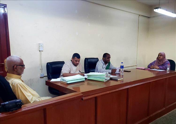 محكمة صيرة تقضي بحبس مالك صيدلية ثلاث سنوات لمزاولة المهنة دون ترخيص وبيع أدوية مهربة وممنوعة