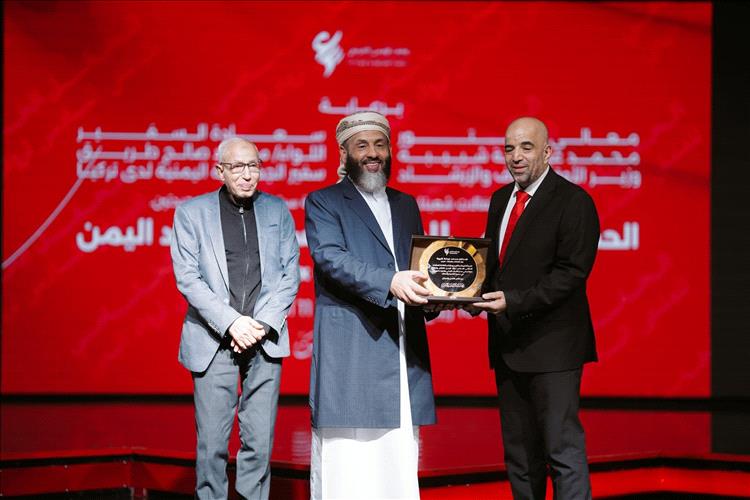 الوزير شبيبة: اليمنيون روّادُ المبادرات المجتمعية