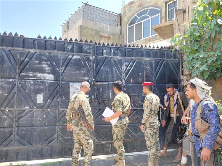 بدء تسليم المباني العامة والخاصة في تعز بإشراف اللجنة المكلفة برئاسة أحمد الغزالي