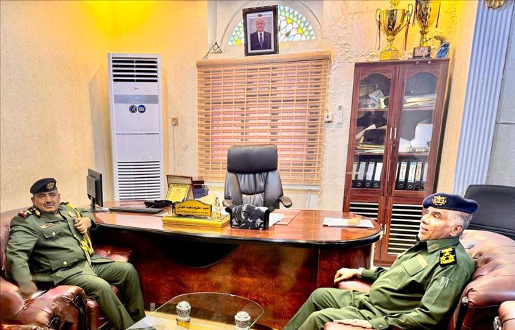 مدير عام شرطة شبوة يبحث تعزيز التعاون الأمني مع نظيره مدير عام شرطة حضرموت الساحل